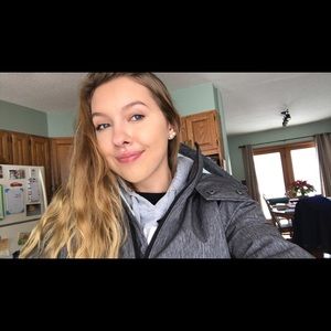 Meet your Posher, Nicole